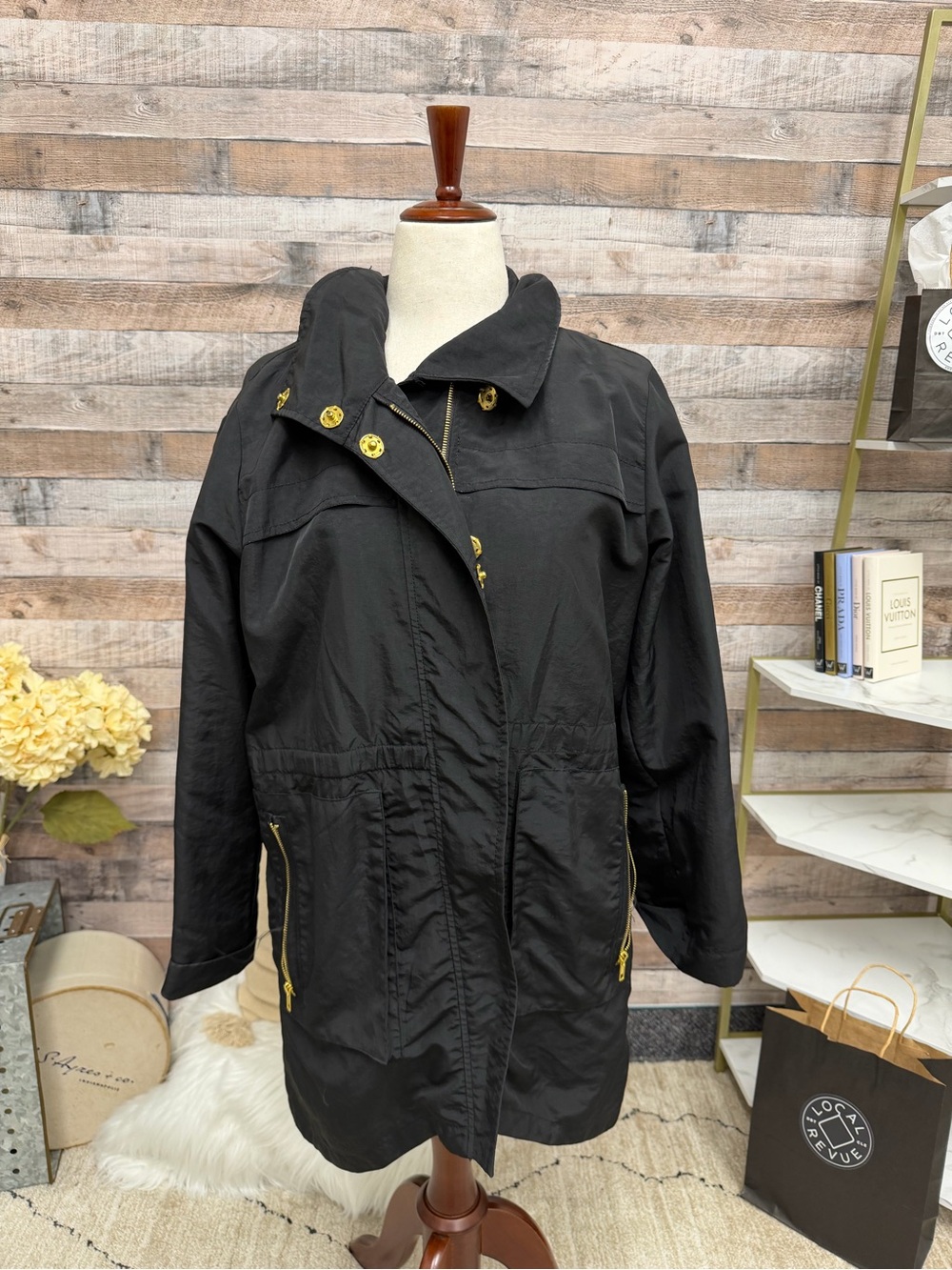 Venezia Milano black with gold accent jacket medium